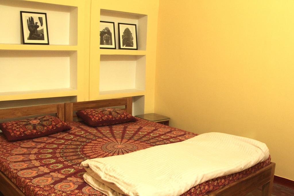 Lotus Paying Guesthouse Варанасі Екстер'єр фото